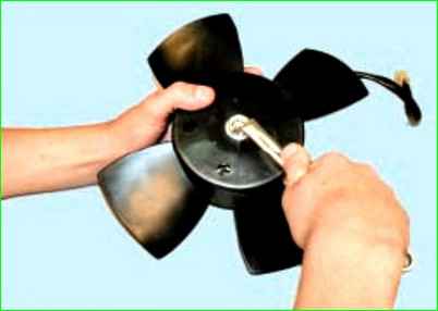 Снятие и установка электродвигателя вентилятора