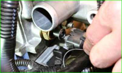 Замена датчика указателя температуры жидкости охлаждения