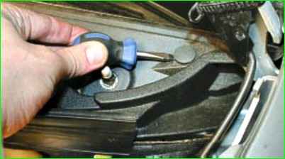 Снятие и установка накладок ветрового стекла Лада Приора