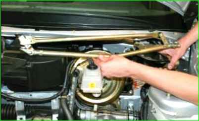 Снятие, разборка и установка очистителя ветрового стекла