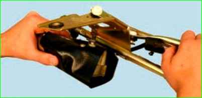 Снятие, разборка и установка очистителя ветрового стекла