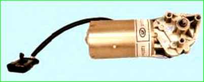 Снятие, разборка и установка очистителя ветрового стекла