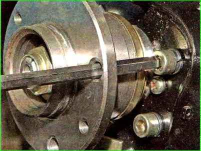 Как снять и установить балку задней подвески