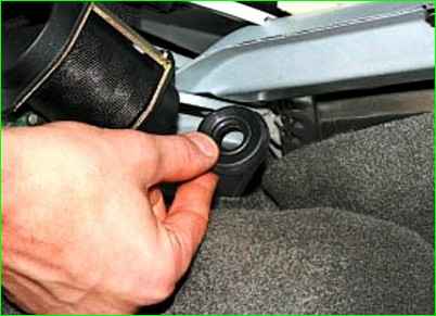 Снятие заднего амортизатора