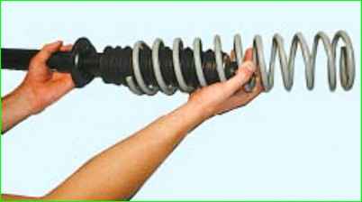 Снятие заднего амортизатора