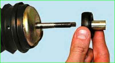 Снятие заднего амортизатора