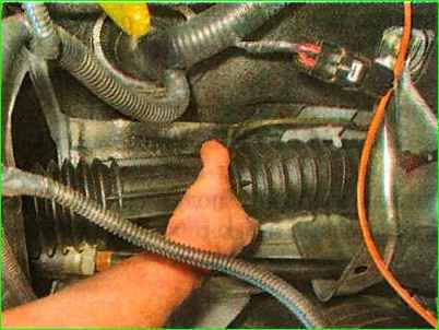 Lenkgetriebemanschette aus- und einbauen