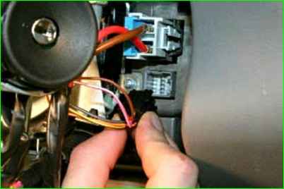 Рульдің электрлік бағанасын алу және орнату