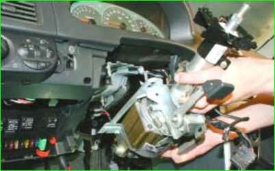 Рульдің электрлік рульі бар руль бағанасын алу және орнату