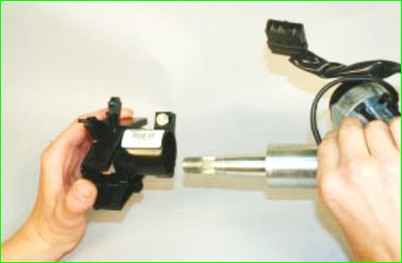 Рульдің электрлік бағанасын алу және орнату