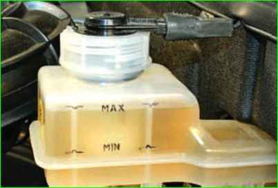 Замена тормозной жидкости