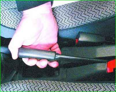 Feststellbremse prüfen