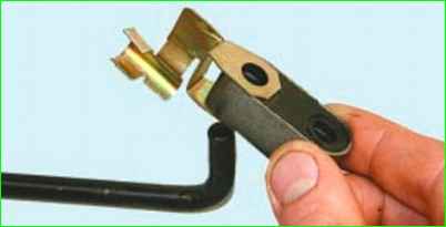 Removing and installing the brake pressure regulator