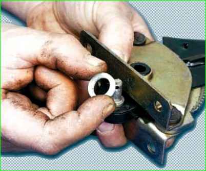 Ремонт рычага стояночного тормоза