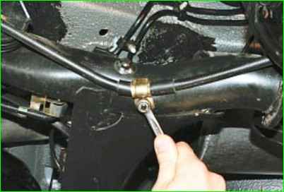 Замена троса привода стояночного тормоза