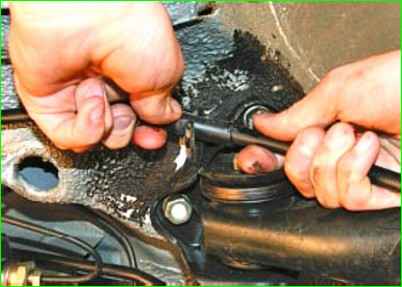 Замена троса привода стояночного тормоза