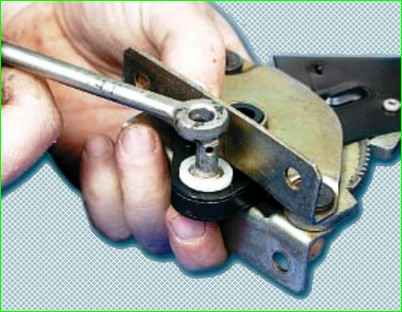 Ремонт рычага стояночного тормоза