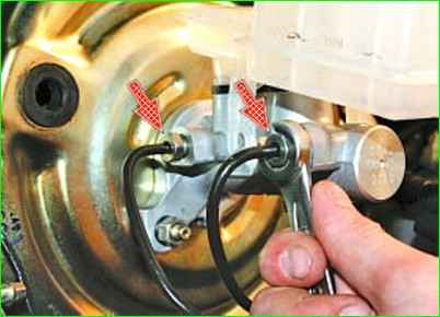 Замена главного цилиндра тормозов