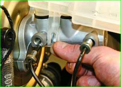 Замена главного цилиндра тормозов