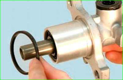 Замена главного цилиндра тормозов