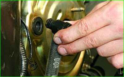 Как проверить и заменить вакуумный усилитель тормозов