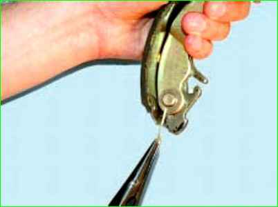 Замена тормозных колодок тормозного механизма заднего колеса