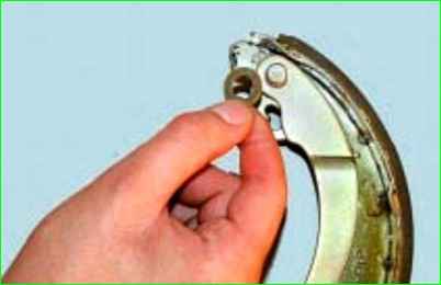 Замена тормозных колодок тормозного механизма заднего колеса