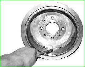 Снятие и установка тормозного барабана заднего колеса