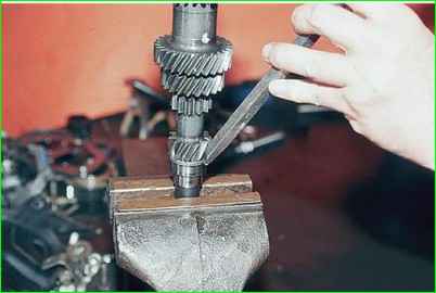 Demontage der Getriebeeingangswelle