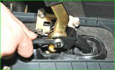 Зняття та розбирання приводу керування