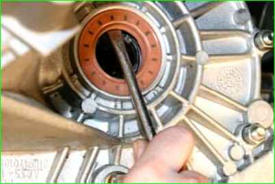 So ersetzen Sie Radantriebsdichtungen