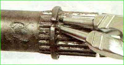 Entfernen des äußeren Scharniers