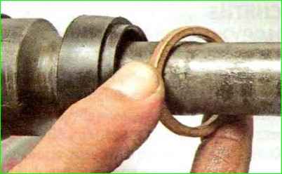 Entfernen des äußeren Scharniers