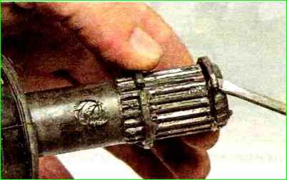 Entfernen des äußeren Scharniers