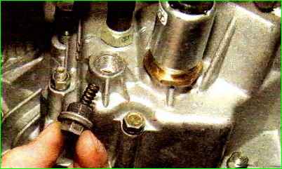 Как заменить соленоид заднего хода