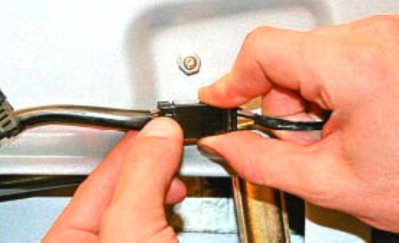 Снятие и установка замка передней двери