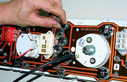 Снятие и проверка комбинации приборов автомобиля Соболь  