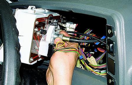 Снятие и проверка комбинации приборов автомобиля Соболь  