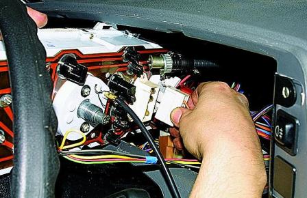 Снятие и проверка комбинации приборов автомобиля Соболь  