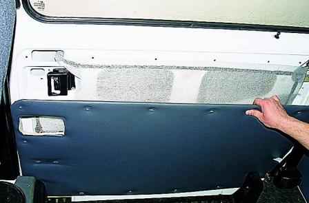 Снятие обивки и замка сдвижной двери автомобиля Соболь