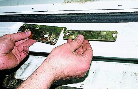 Снятие замков задней двери автомобиля Соболь