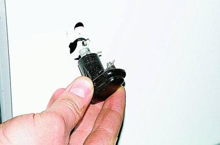 Снятие замков задней двери автомобиля Соболь