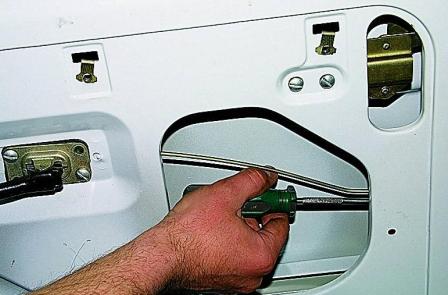 Снятие замков задней двери автомобиля Соболь