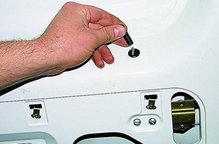 Снятие замков задней двери автомобиля Соболь