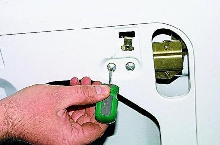 Снятие замков задней двери автомобиля Соболь