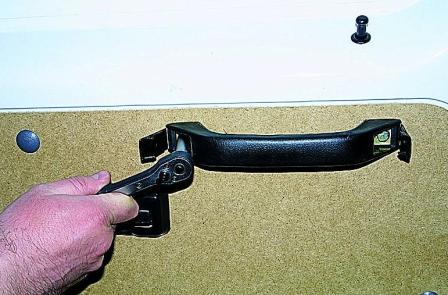 Снятие замков задней двери автомобиля Соболь