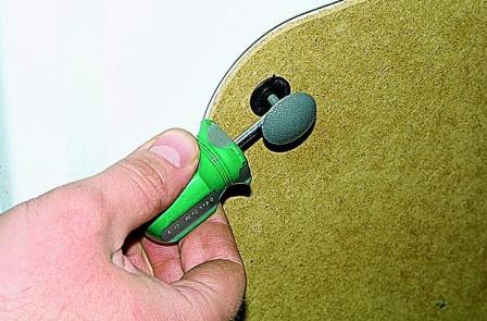 Снятие замков задней двери автомобиля Соболь