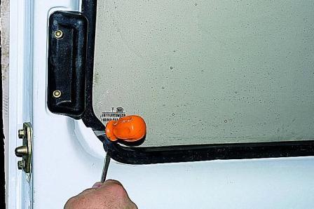 Замена стекол сдвижной двери и боковины автомобиля Соболь