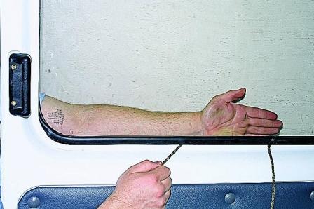 Замена стекол сдвижной двери и боковины автомобиля Соболь