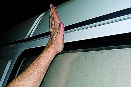 Замена стекол сдвижной двери и боковины автомобиля Соболь